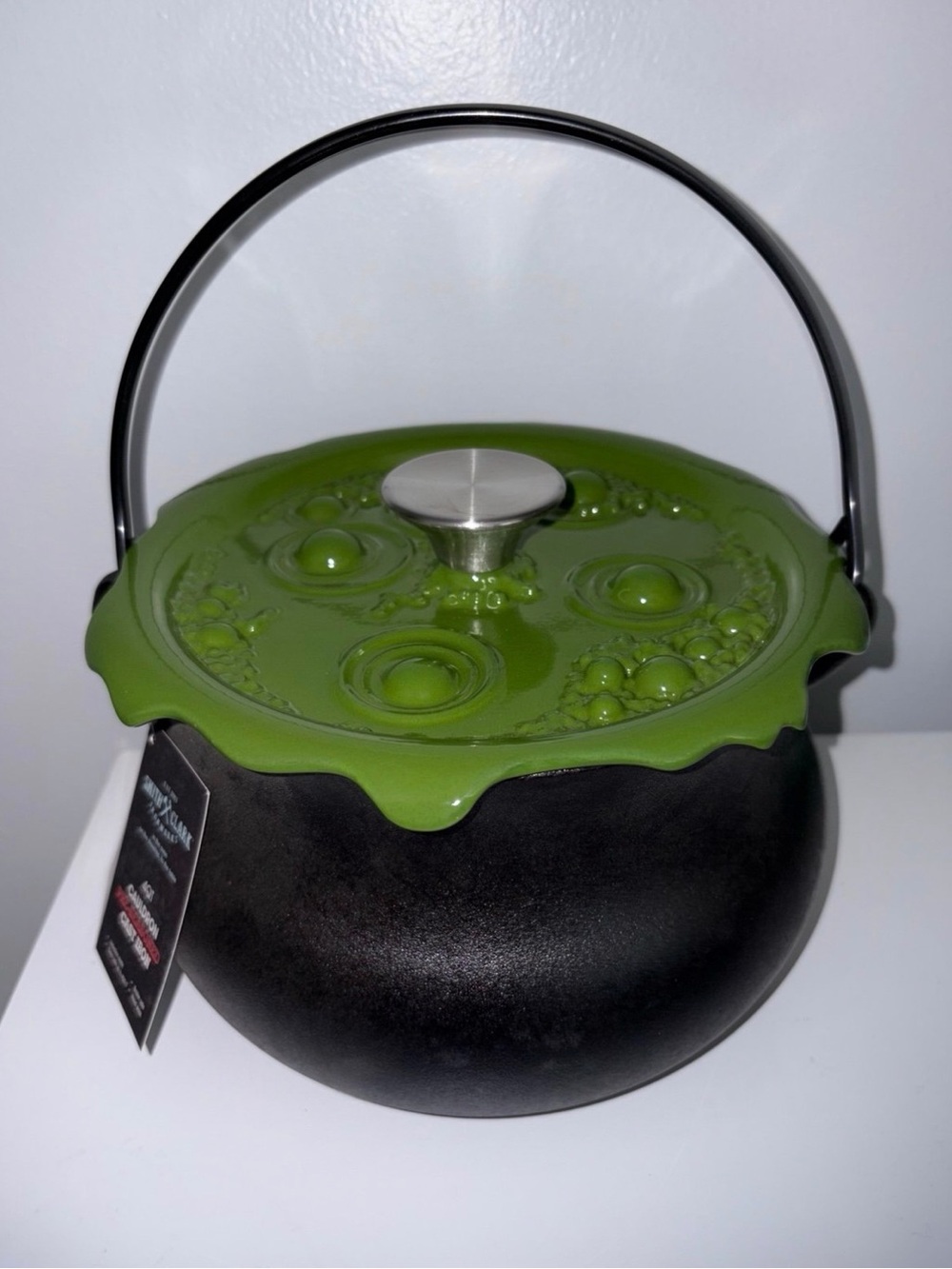 Viral Smith and Clark 4-Quart Cast Iron Cauldron Pot with Green 'Bubbling' Lid